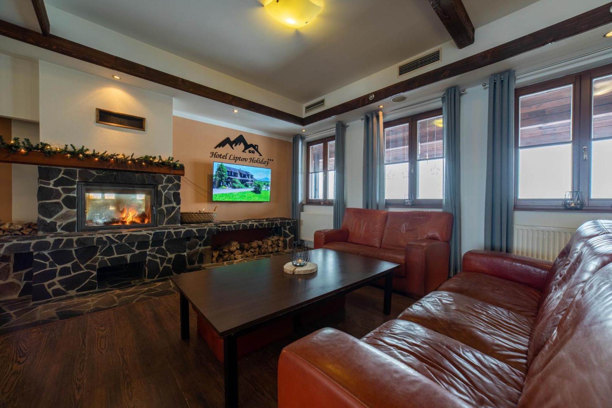 Hotel Liptov Holiday *** Liptovsky Trnovec Bagian luar foto