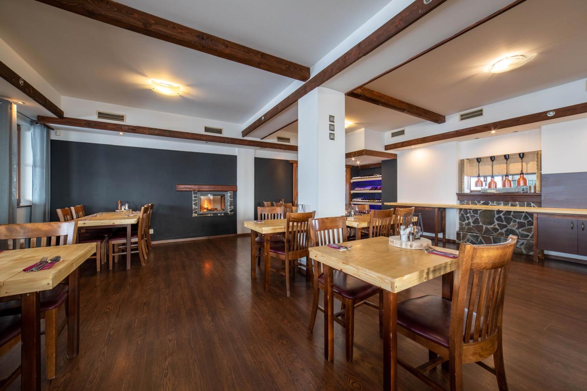 Hotel Liptov Holiday *** Liptovsky Trnovec Bagian luar foto