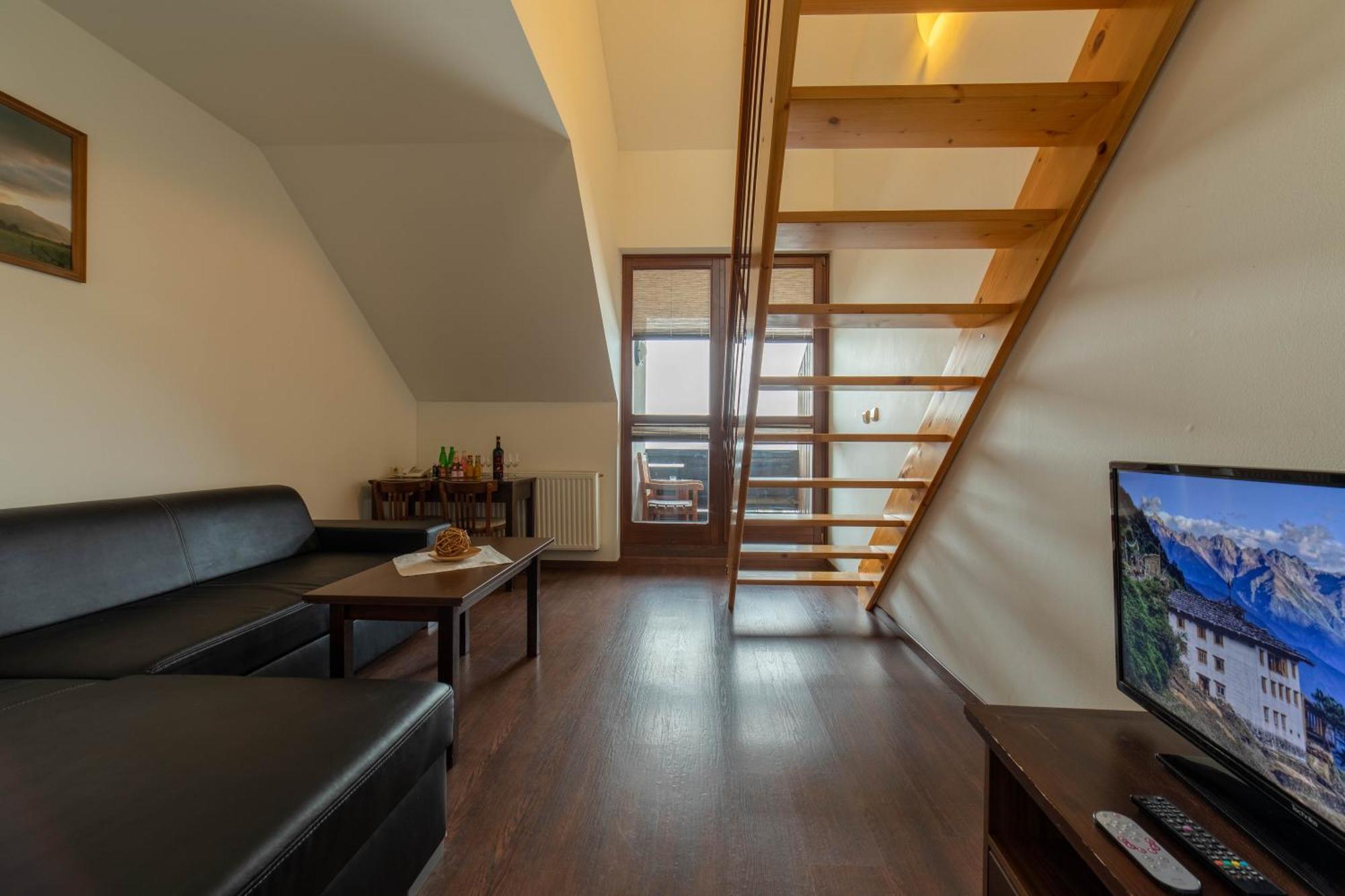 Hotel Liptov Holiday *** Liptovsky Trnovec Bagian luar foto